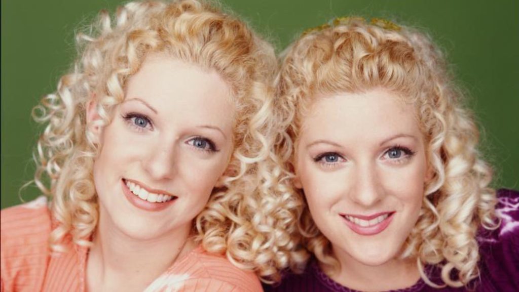 Christine et Stéphanie les jumelles de premiers baisers
